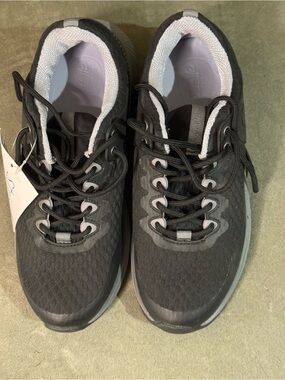 Strole black women’s sneakers size 8.5 brand new with tags